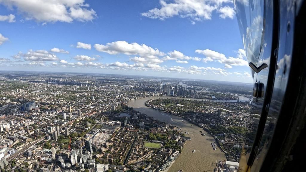 Central London Helicopter Flight - See the Iconic City.