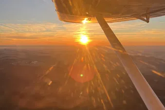 Vol au coucher du soleil dans la région Stephanoise