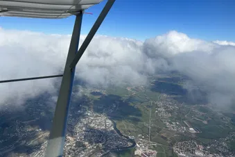 Rundflug in einem Motorflugzeug (30 min.)