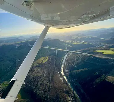 ✈️ Envolez-vous vers le Viaduc de Millau