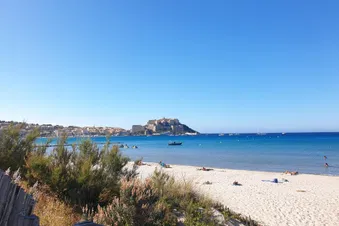 La plage à quelques minutes de l'aéroport de Calvi