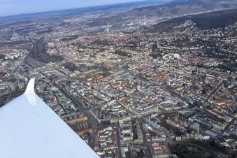 Rundflug mit einer Landung am Flugplatz Deiner Wahl