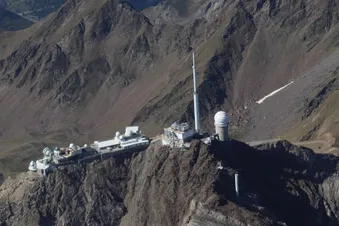Survol du Pic du Midi et des vallées pyrénéennes depuis Pau