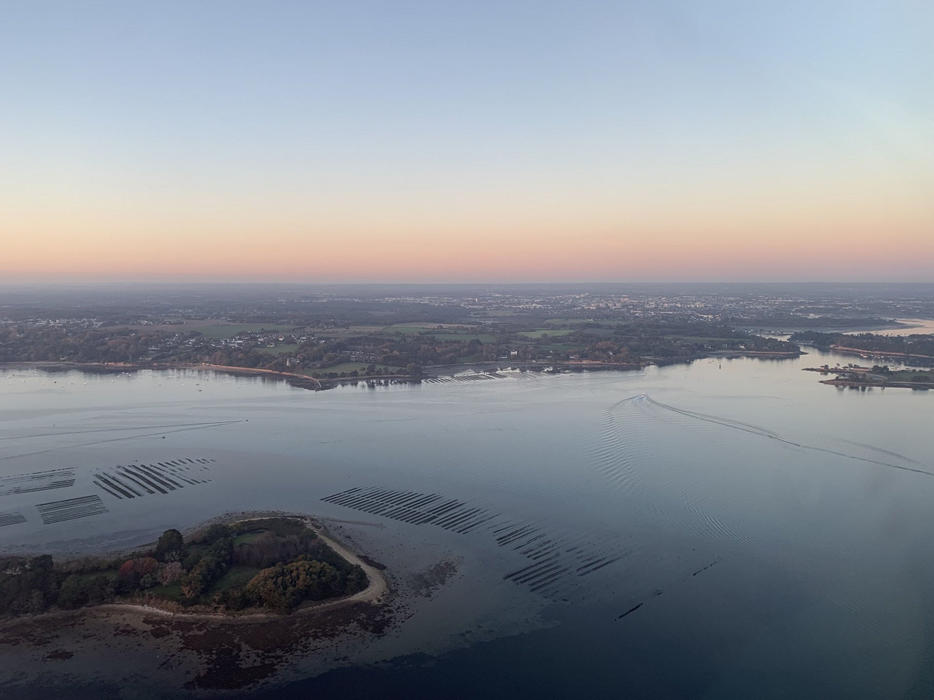 Le Morbihan et le Finistère en un même vol