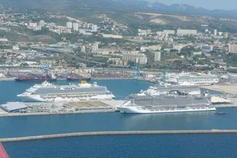 Survol de la Rade de Marseille et des Falaises de Cassis