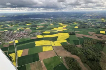 Rundflug über Unterfranken, Mainschleife, Würzburg, Weininsel.
