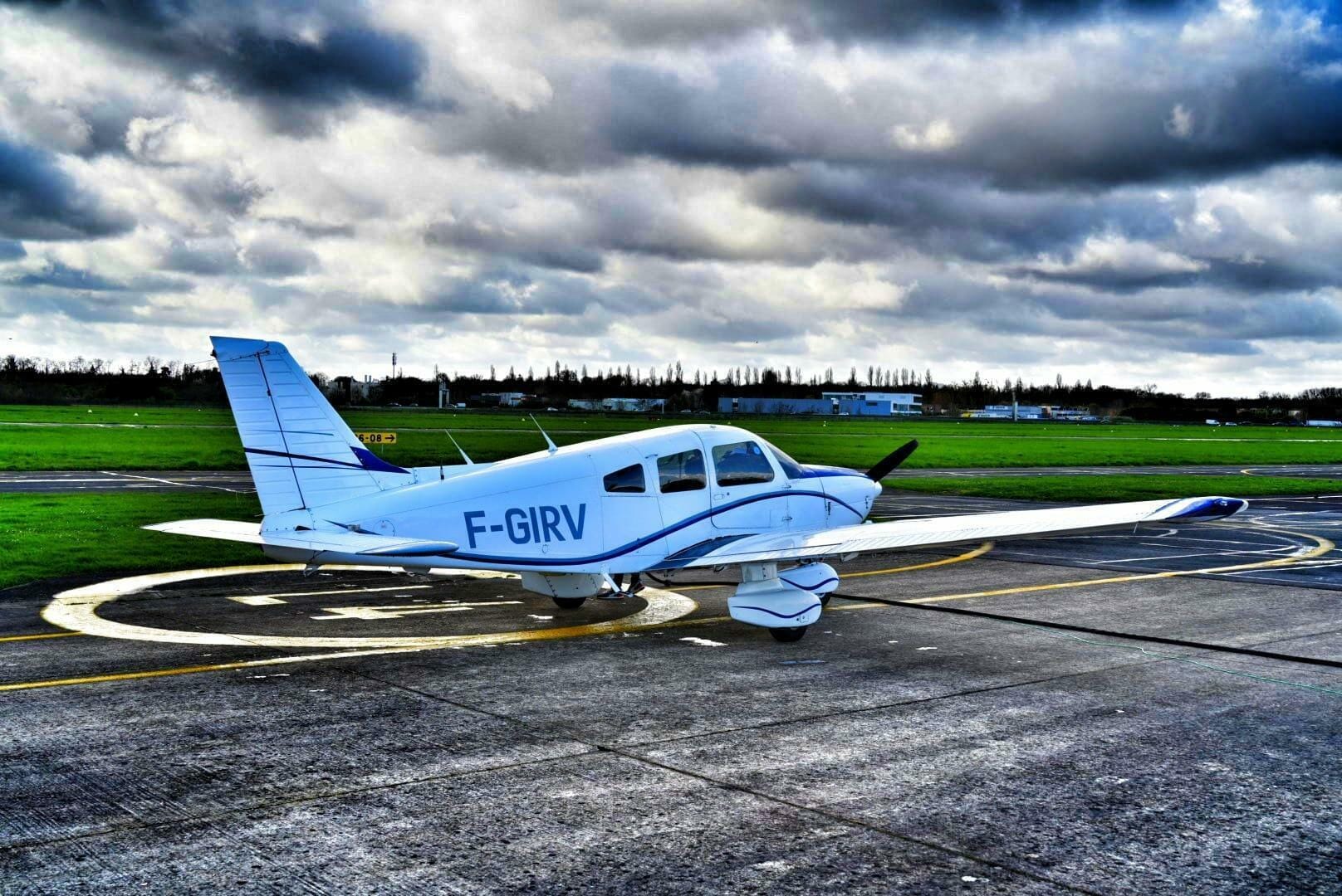 vue extérieure Piper PA28 G-GIRV