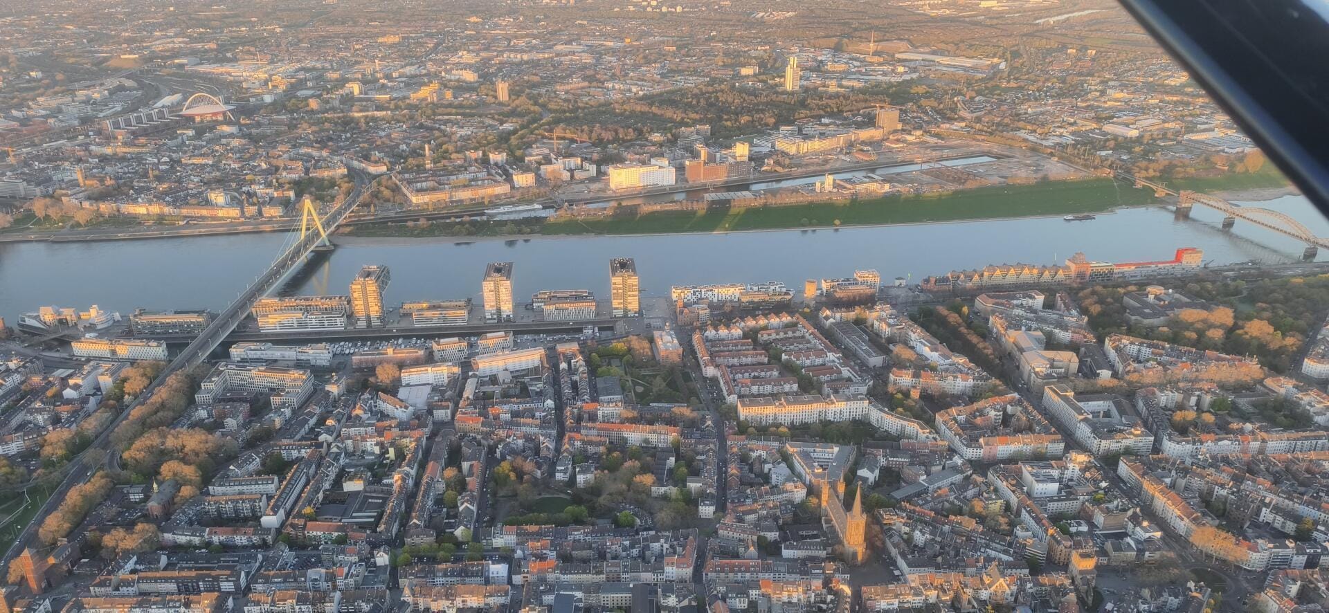 Sonnenuntergangsflug über Köln - 60 Min./1 Person