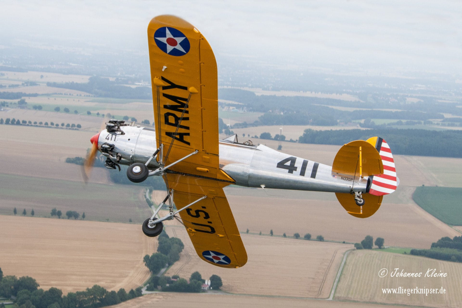 Im offenen Cockpit z.B. über Aachen und die Eifel (30 min).