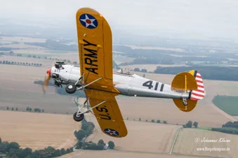 Im offenen Cockpit z.B. über Aachen und die Eifel (30 min).