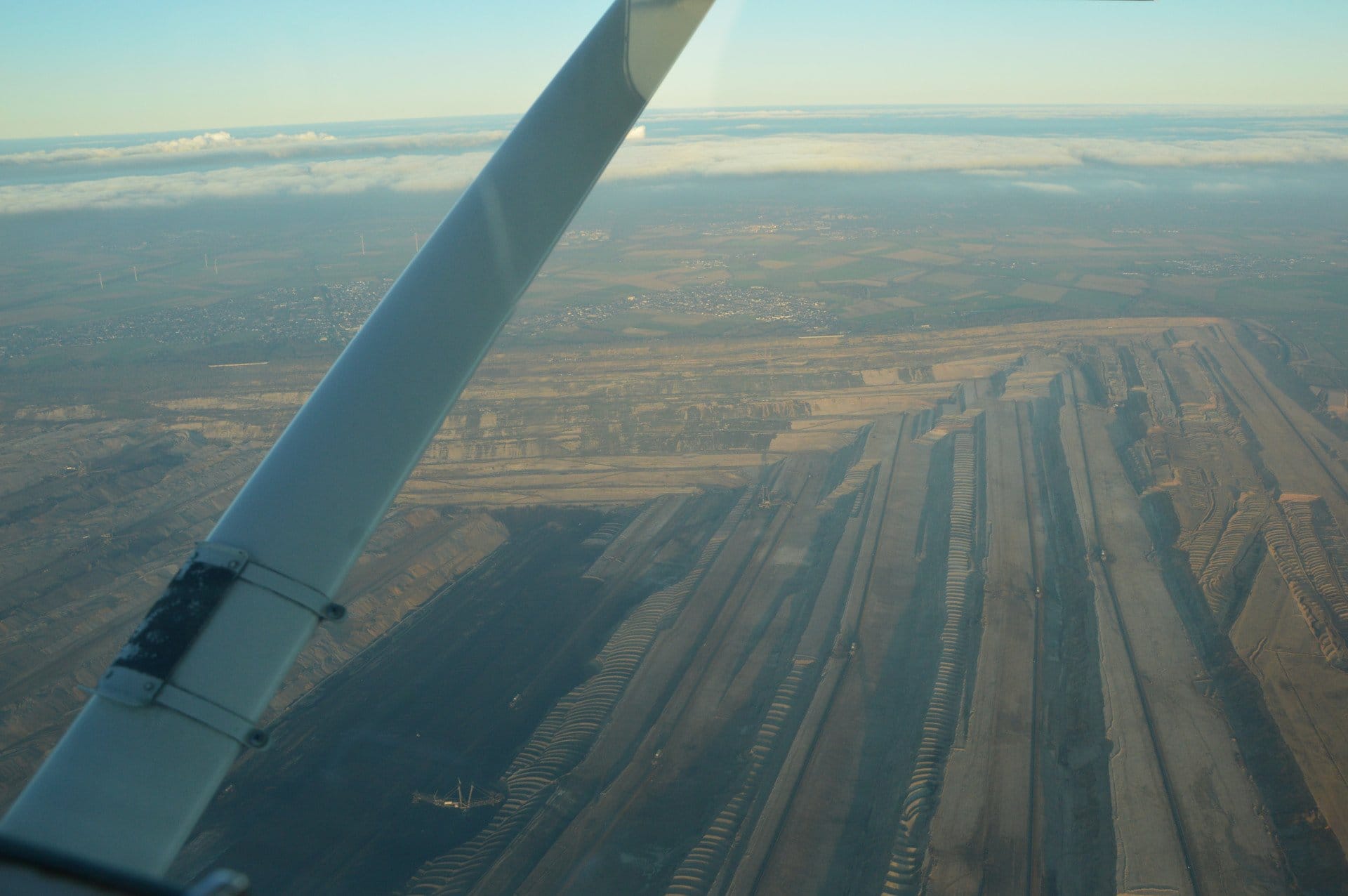 Rundflug über den Kölner Dom und über den Tagebau Garzweiler