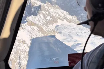 Passagier an einem anderen Alpenflug