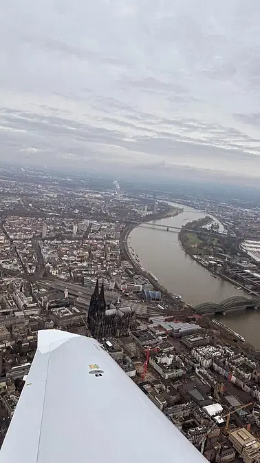 Rundflug über Kölle, die Verbotene Stadt und das Drachenfeld