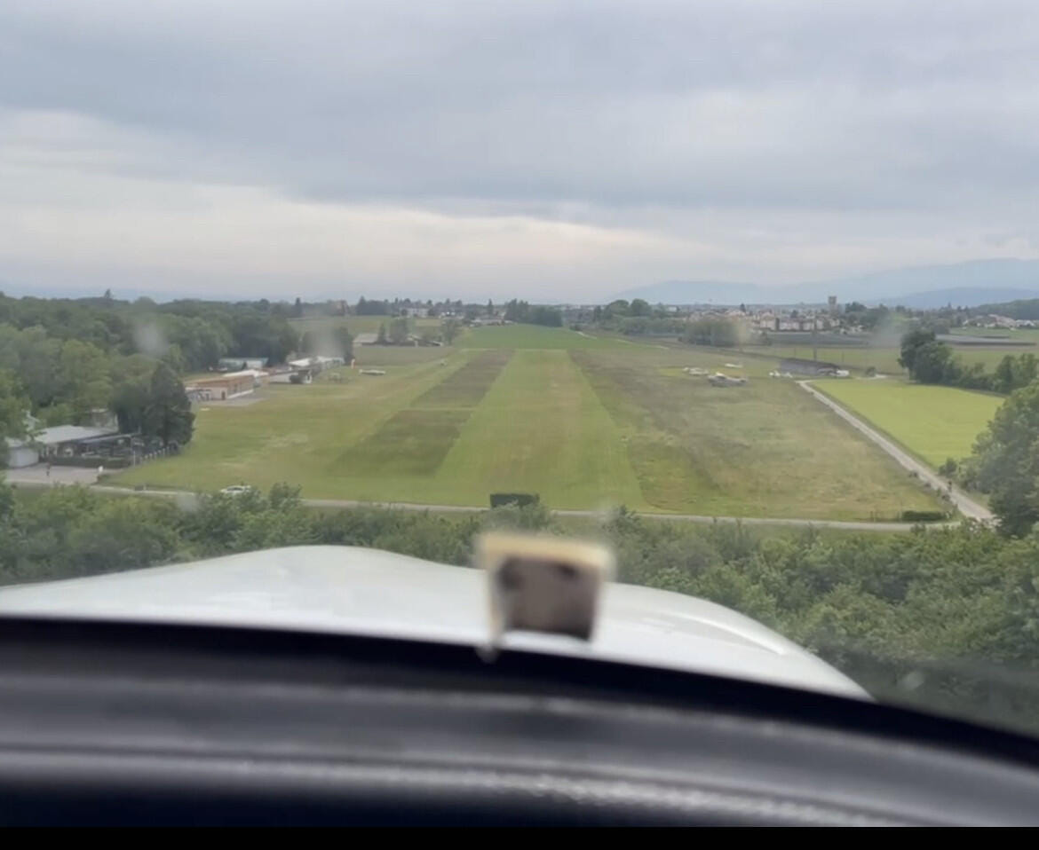 Finale Piste 22 Aérodrome de La Côte