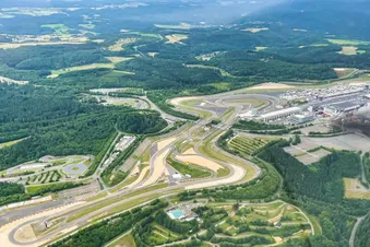 1h Rundflug über Ihre Wunschziele (2 Passagiere)