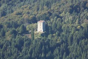 Château de la Roue vers Saint-Anthème