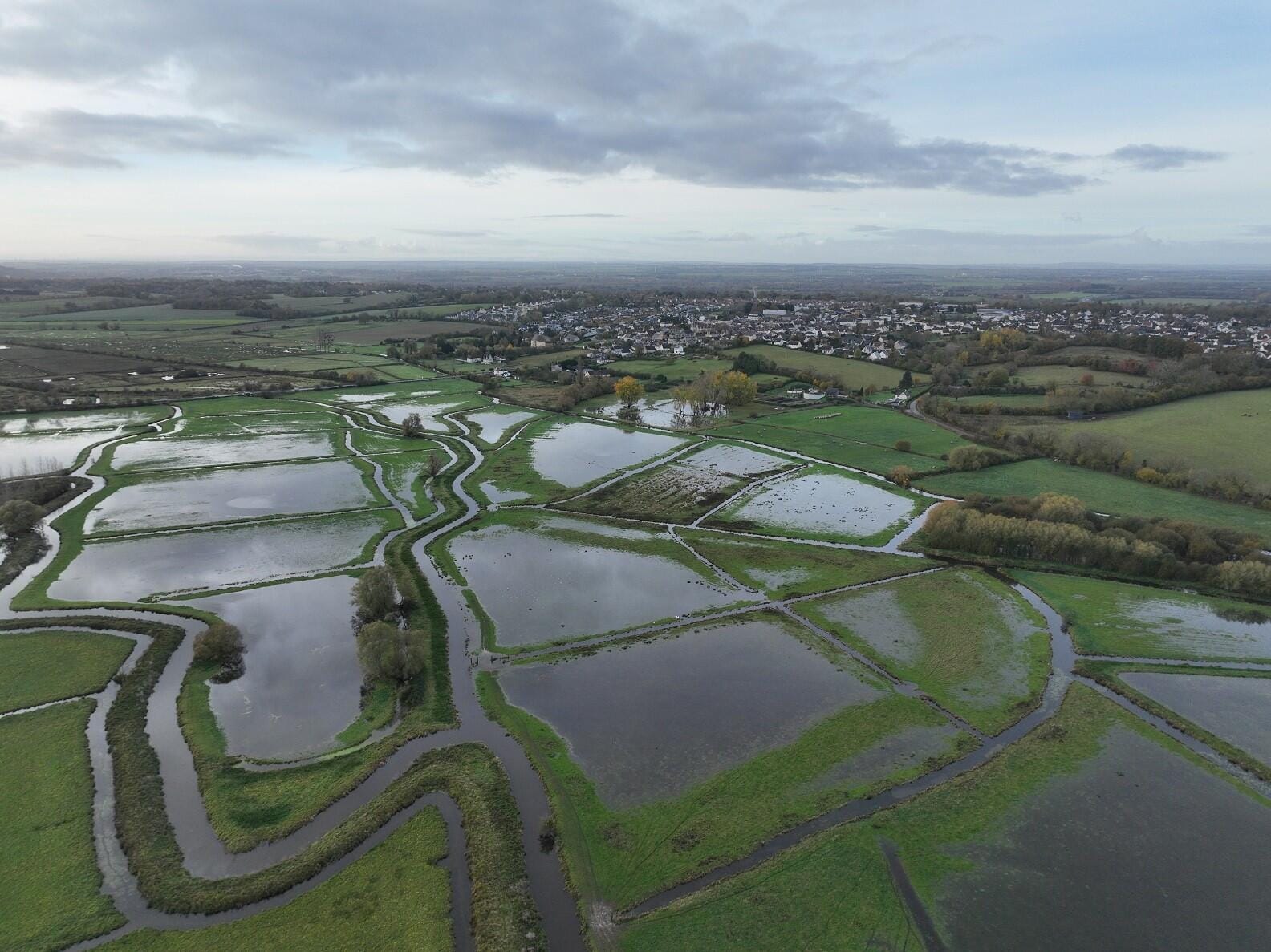 Survol des marais inondés, la magie hivernale de la Dives ❄️ - France