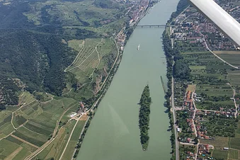Rundflug von St. Pölten über die Wachau mit Pause in Krems