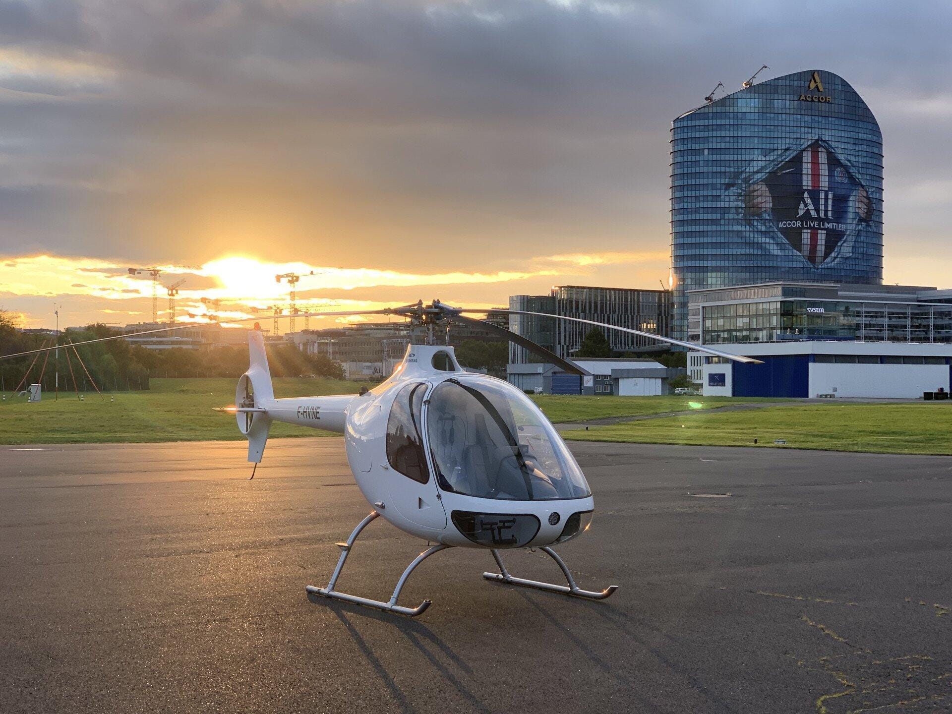 Posez-vous à l'héliport de Paris en hélicoptère Cabri G2