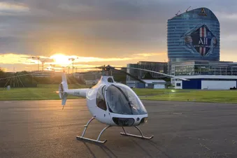 Posez-vous à l'héliport de Paris en hélicoptère Cabri G2