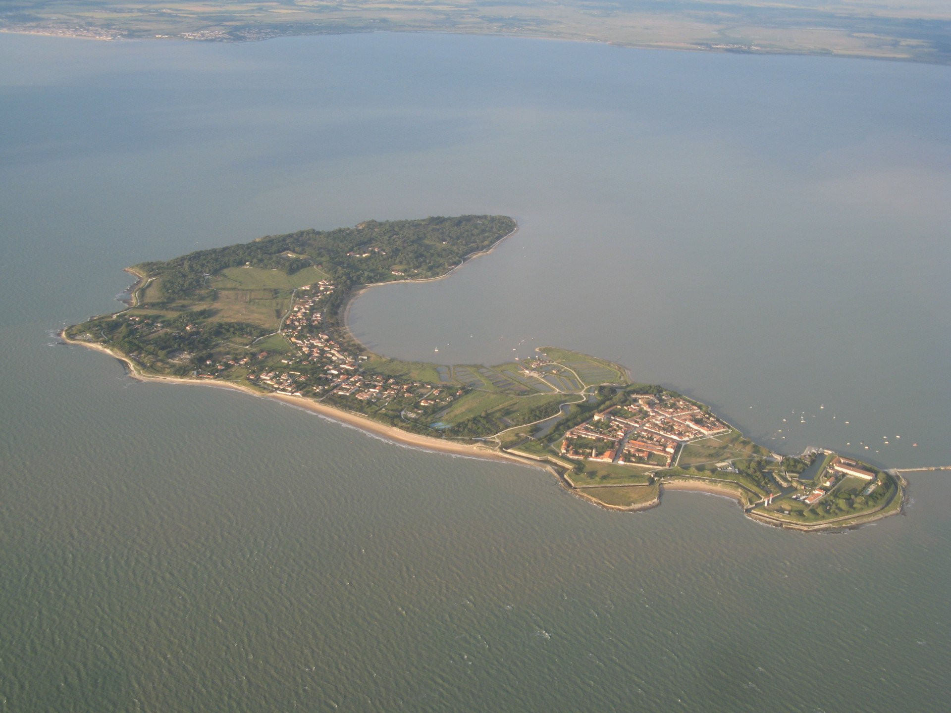 Survol depuis Niort vers l'archipel Charentais
