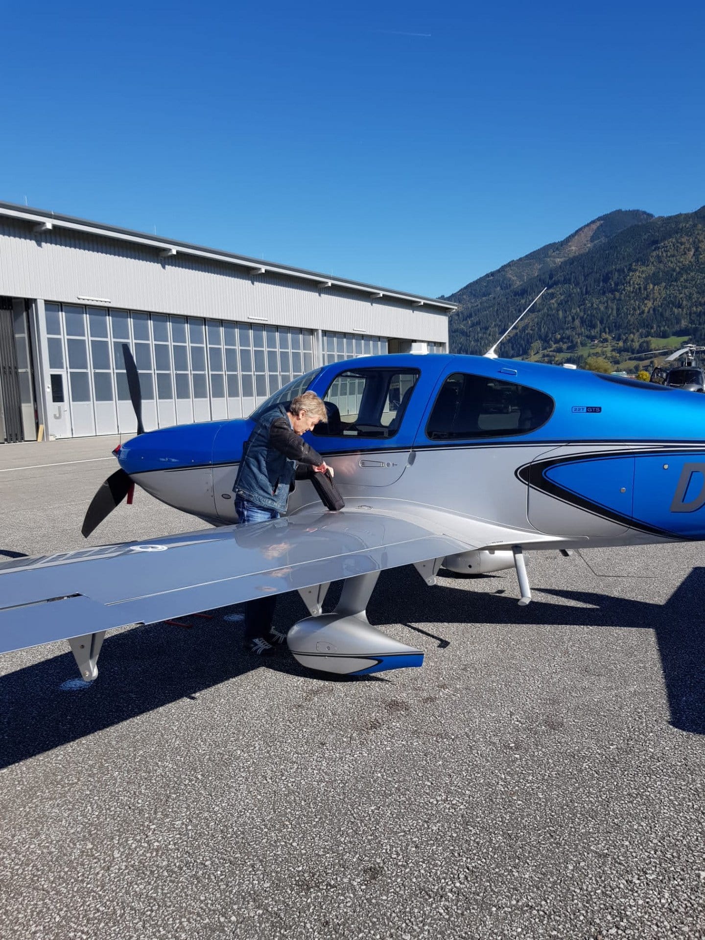 Flug zum schönsten Flugplatz der Alpen