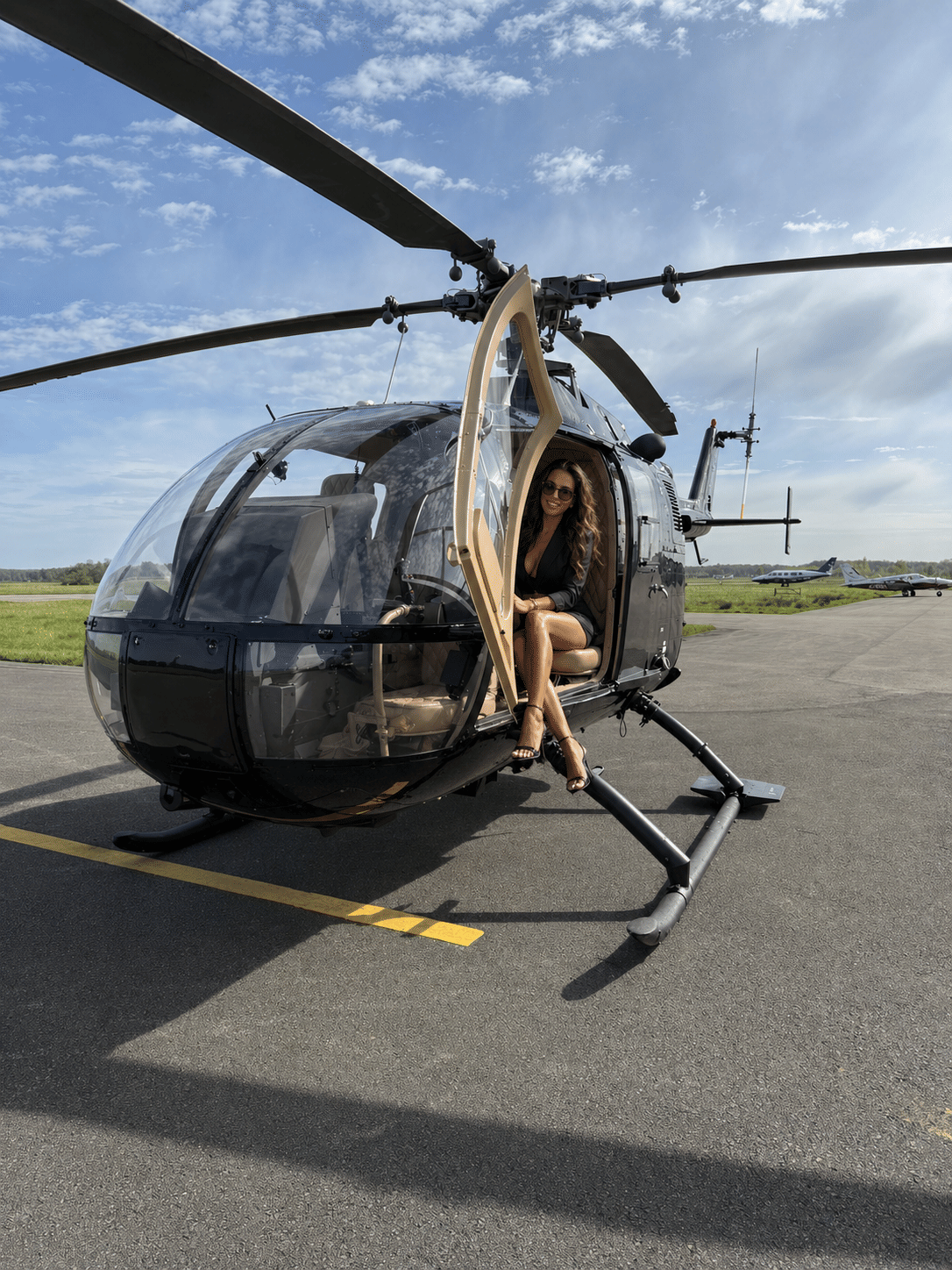 Stuttgart von oben im zweimotorigen VIP Turbinenhubschrauber