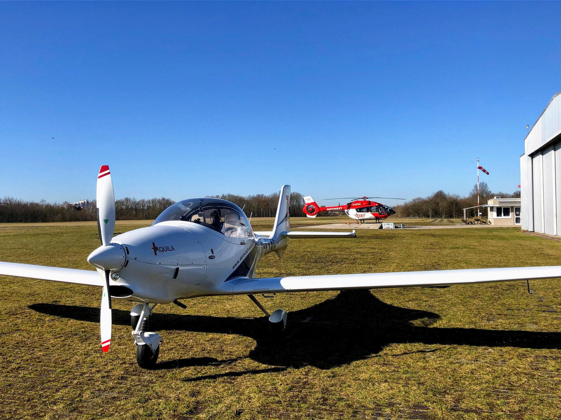 Aquila A211