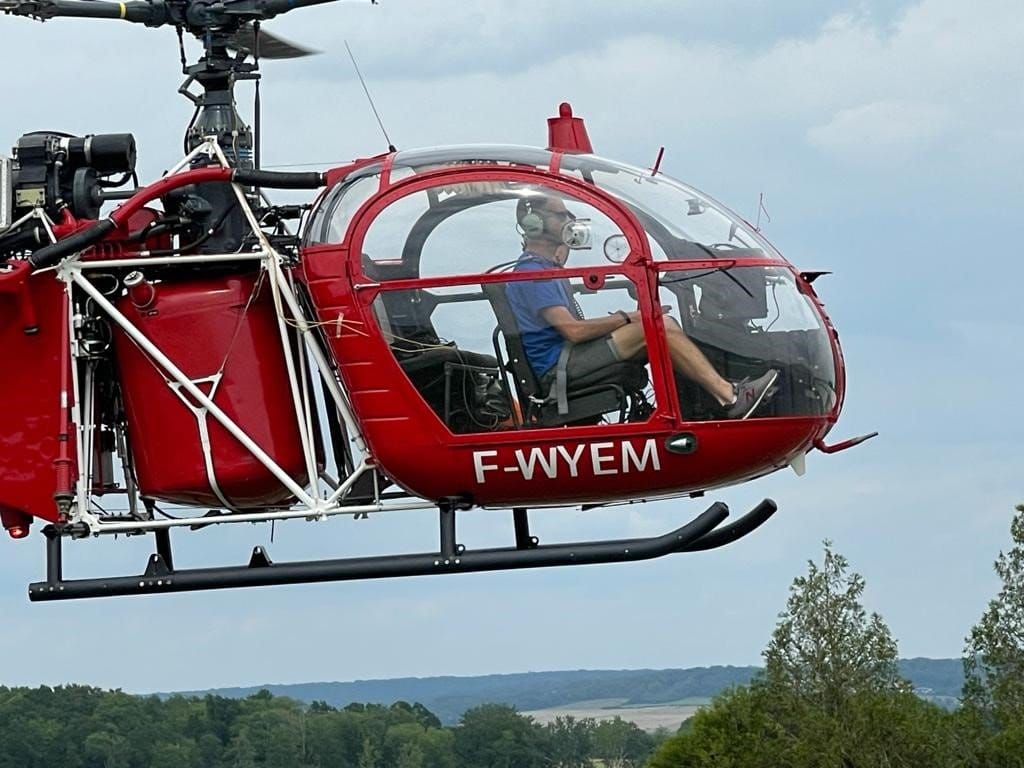 Survol du circuit automobile des 24h du Mans en hélico