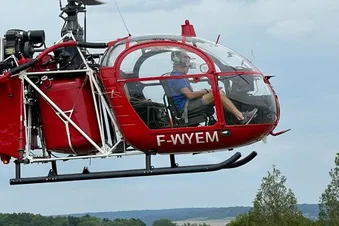 Survol du circuit automobile des 24h du Mans en hélico