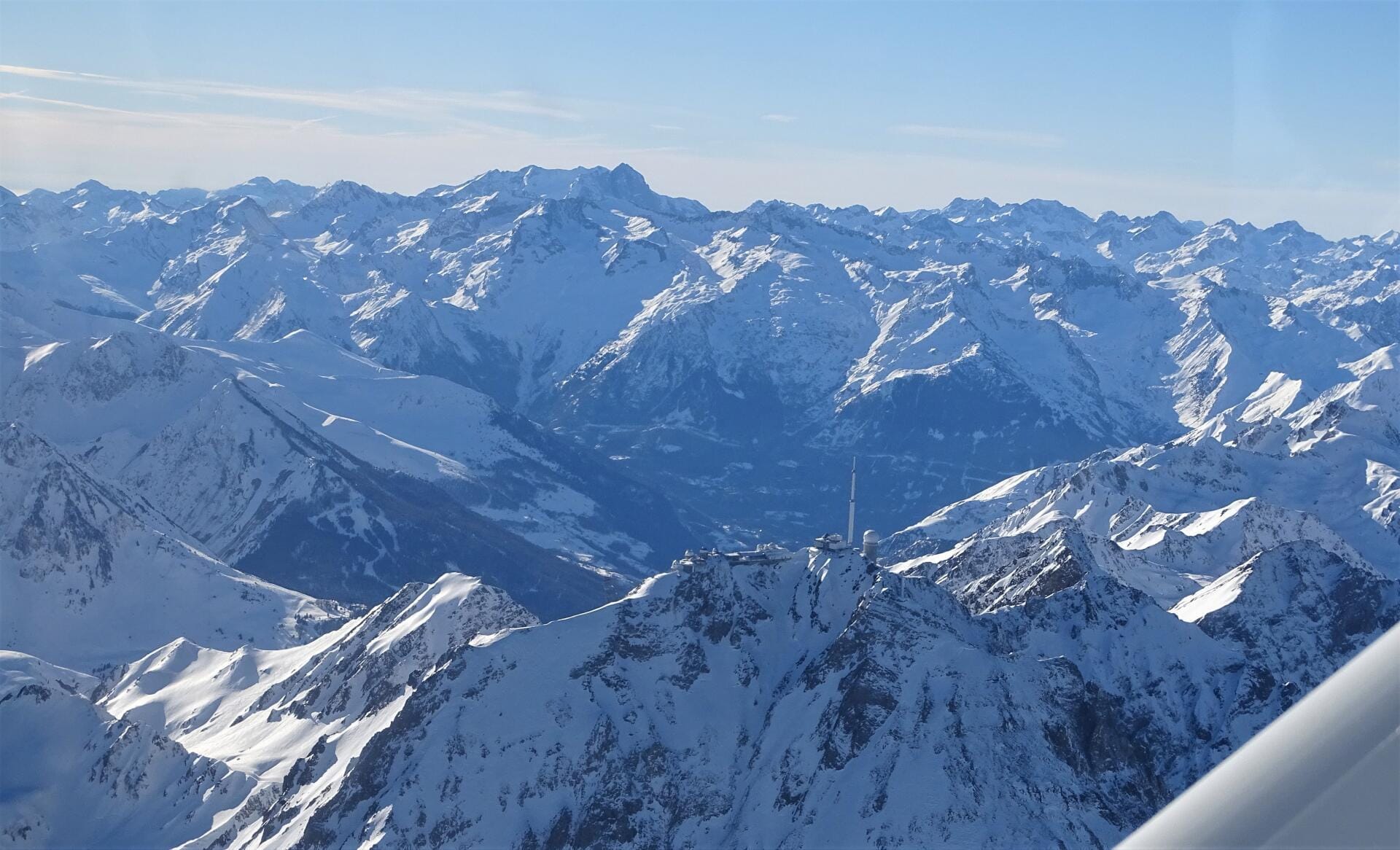 Survol des Pyrénées et découverte du Pic du midi