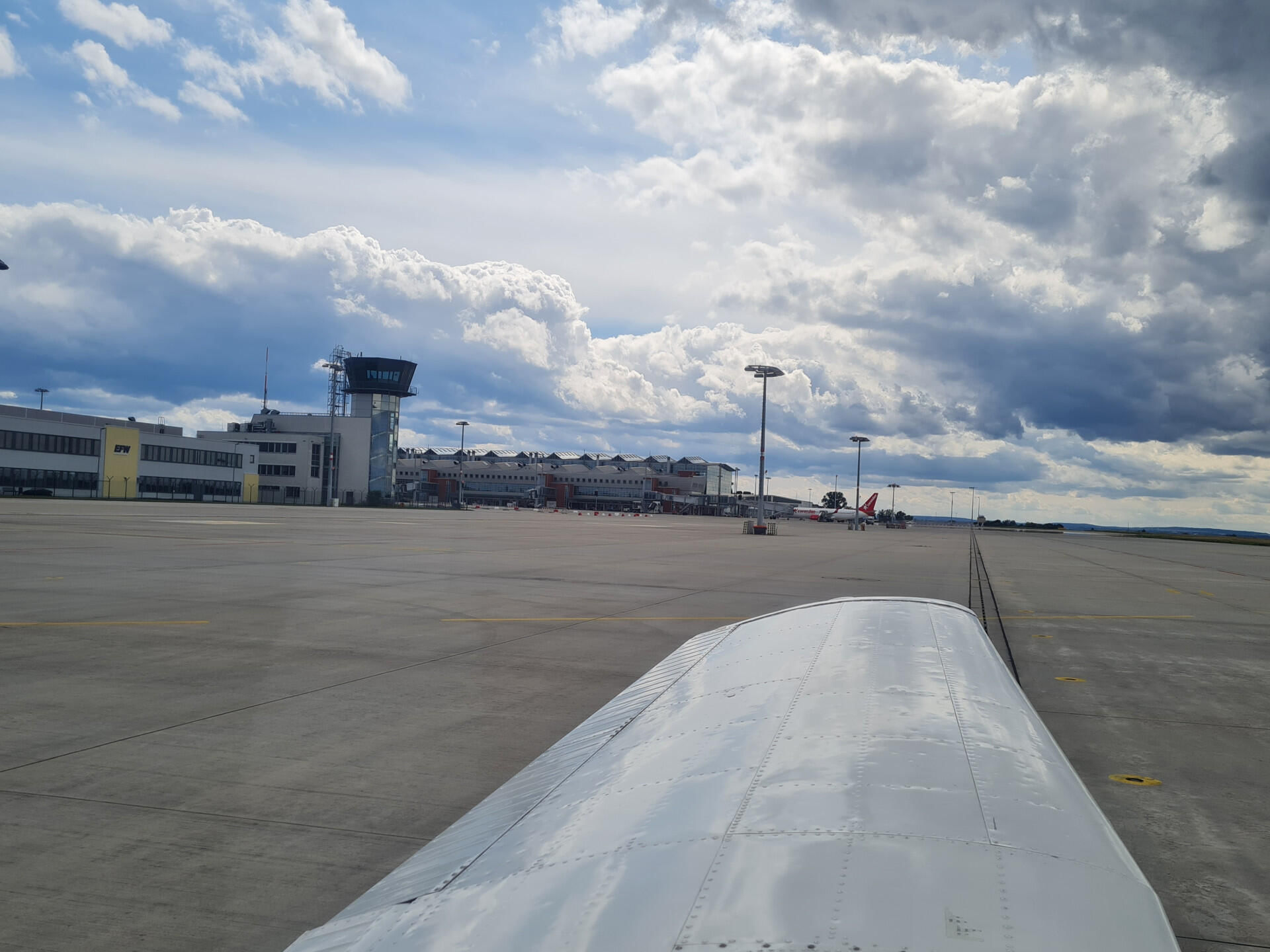 ... auf dem Weg zur Start- und Landebahn