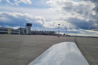 ... auf dem Weg zur Start- und Landebahn