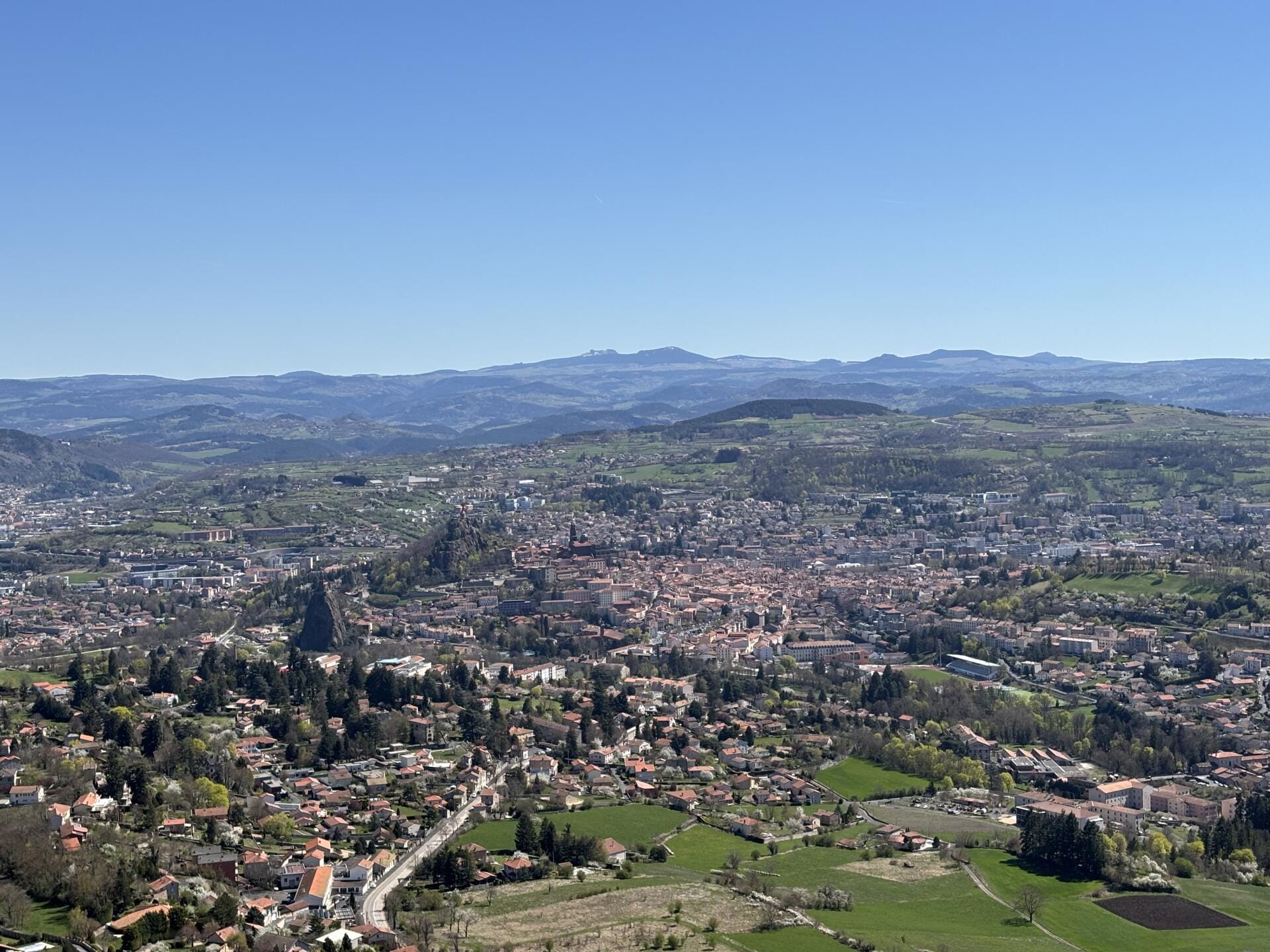 Vol au dessus du Mézenc ,le Puy en Velay et Pierre sur Haute
