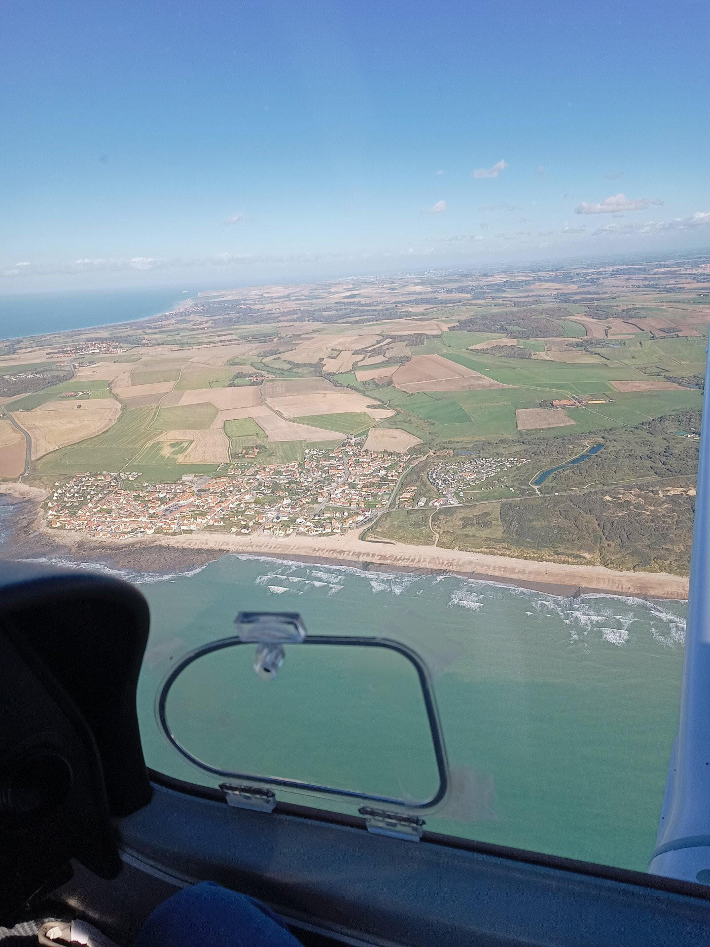 Survol de la cote depuis Lens