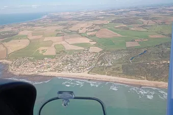 Survol de la cote depuis Lens