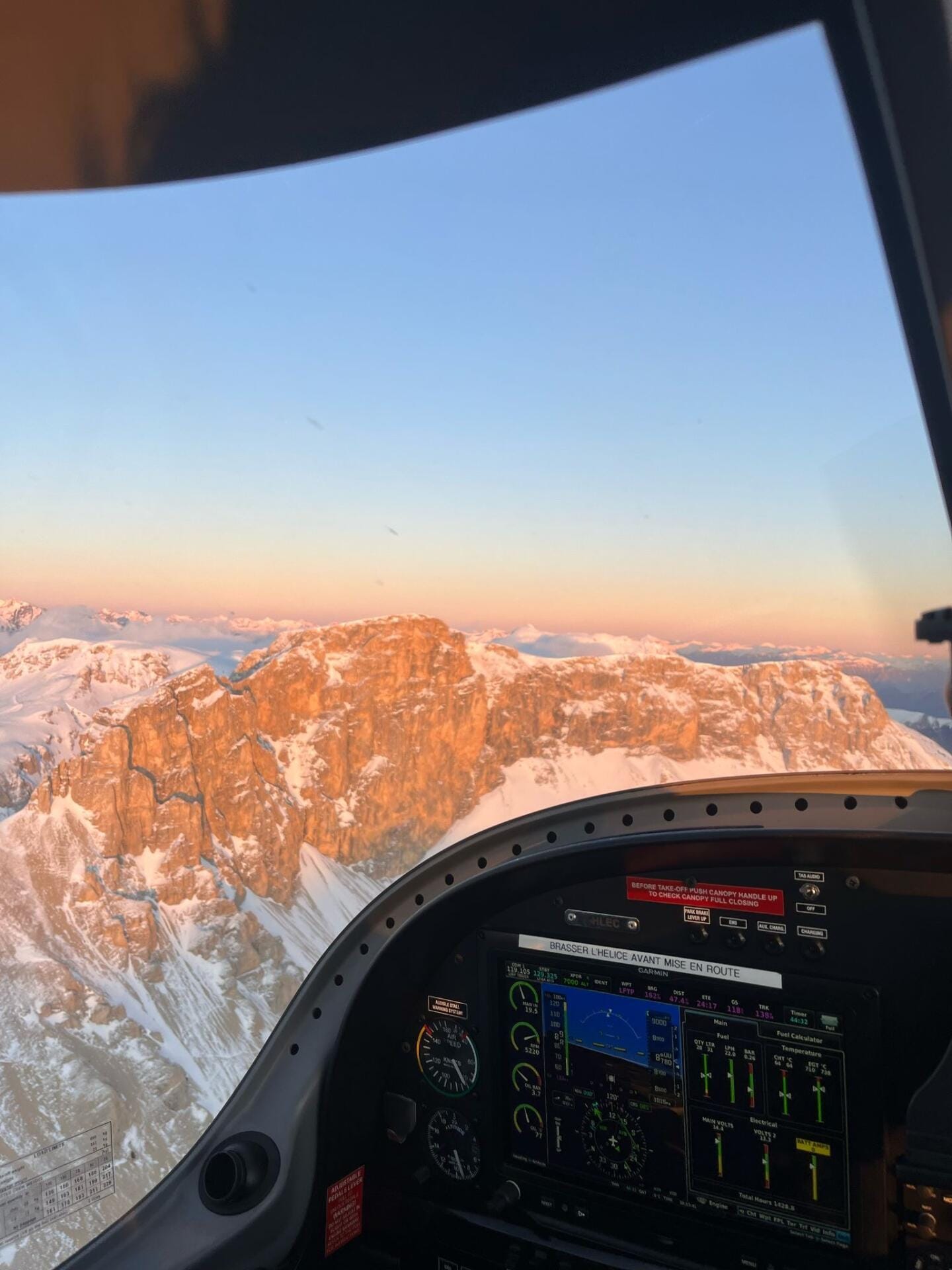 Vol au dessus du Lac de Serre-Ponçon, Pic de Bure et Ceuze