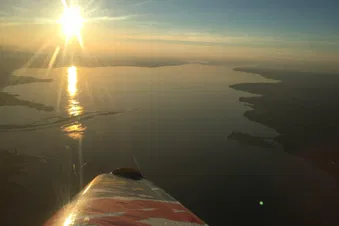 Schöner Bodensee und Alpen Rundflug