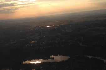 Rundflug mit einer Landung am Flugplatz Deiner Wahl