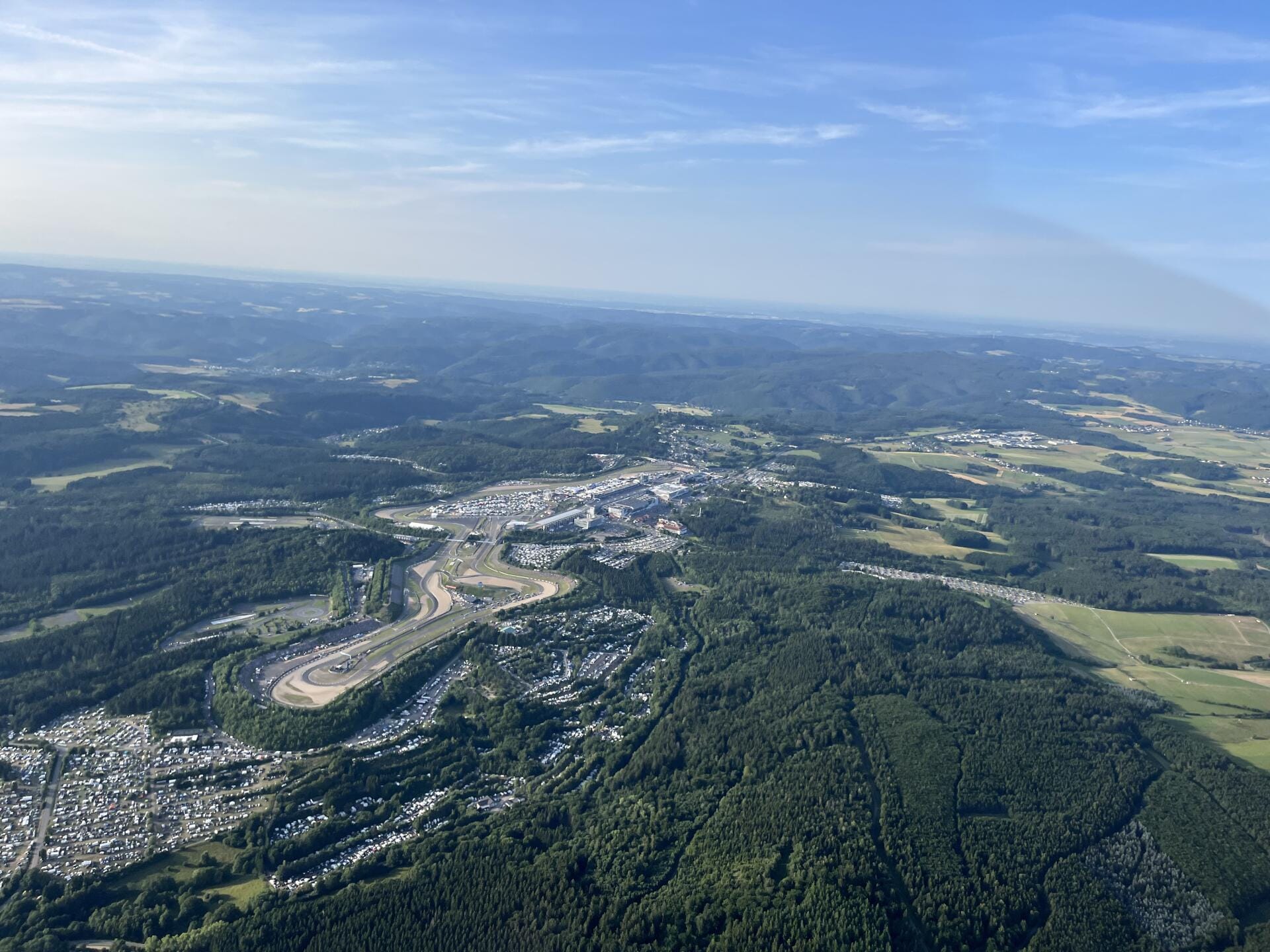 Benzin im Blut? Rundflug zum Nürbrugring und Peterslahr