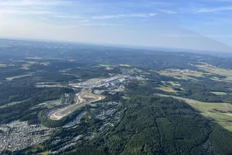 Benzin im Blut? Rundflug zum Nürbrugring und Peterslahr
