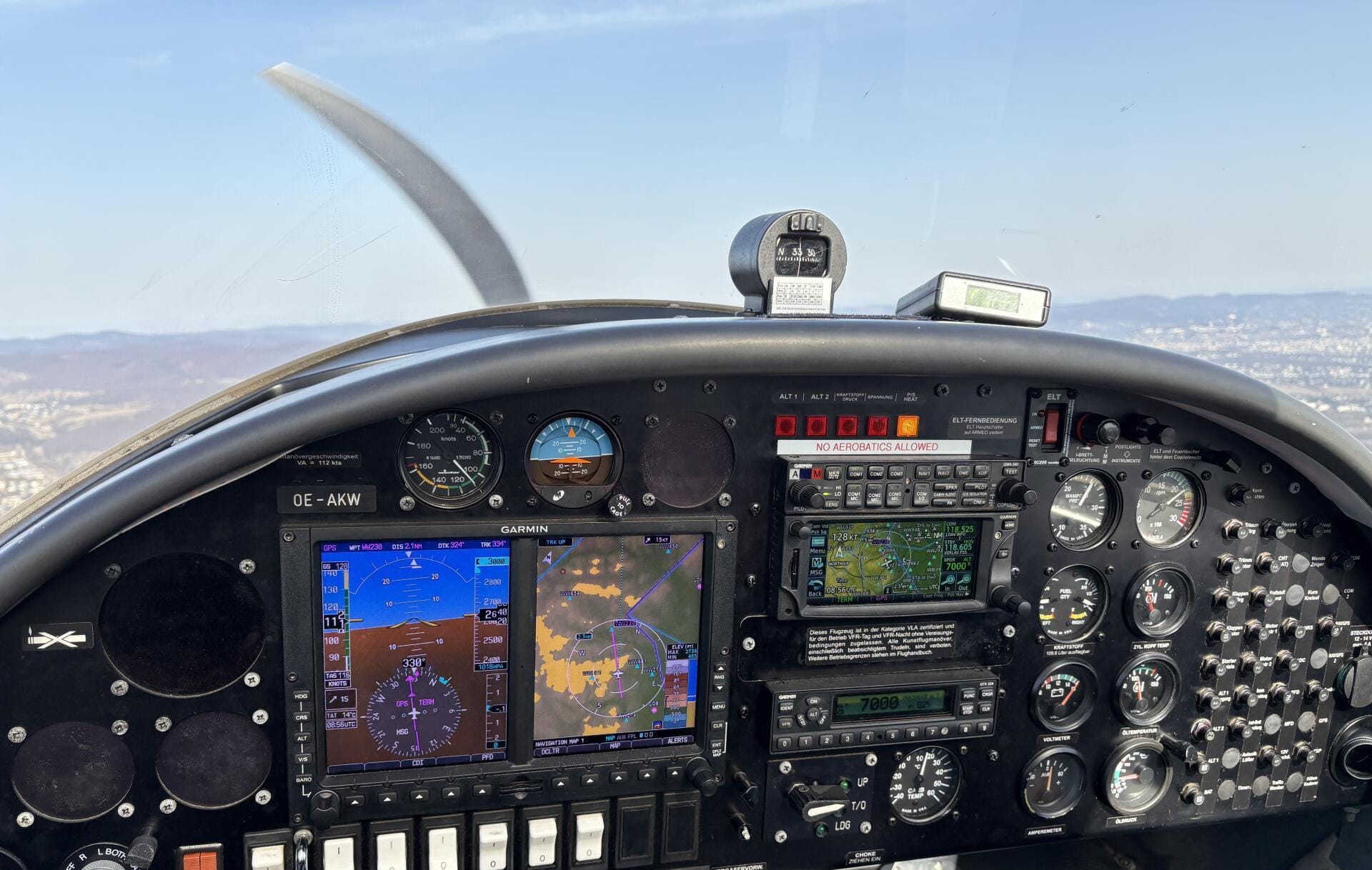 Aquila A211 Cockpit mit EFIS