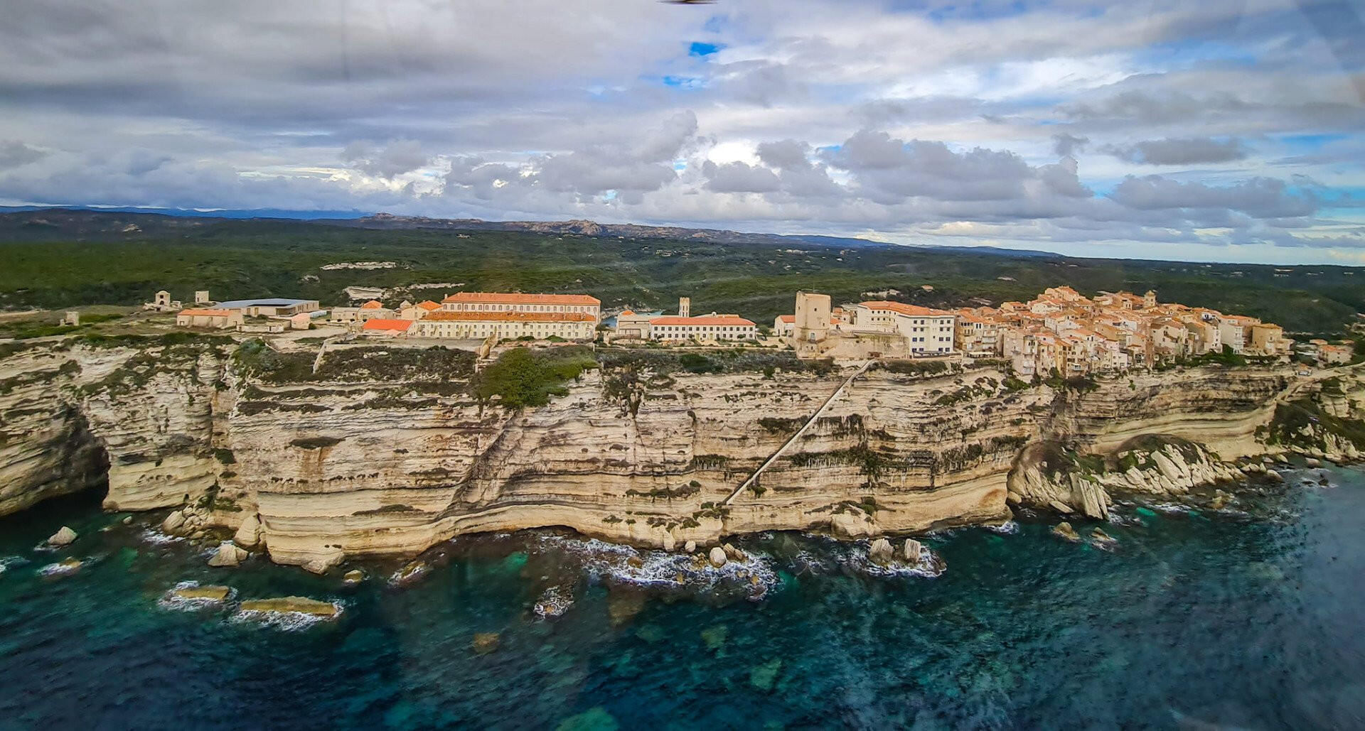 Vol au-dessus de la Sainte Victoire de Cézanne en hélico !