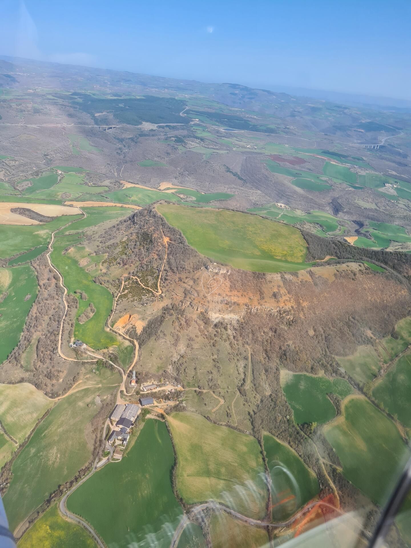 Entre géants et paysages volcaniques : Millau & Salagou