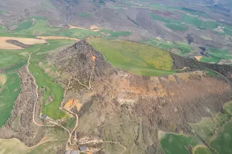 Entre géants et paysages volcaniques : Millau & Salagou