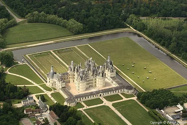 Les châteaux de la Loire vue du ciel depuis Plessis