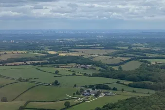 See London's skyline on a 1h sightseeing flight in a DA20