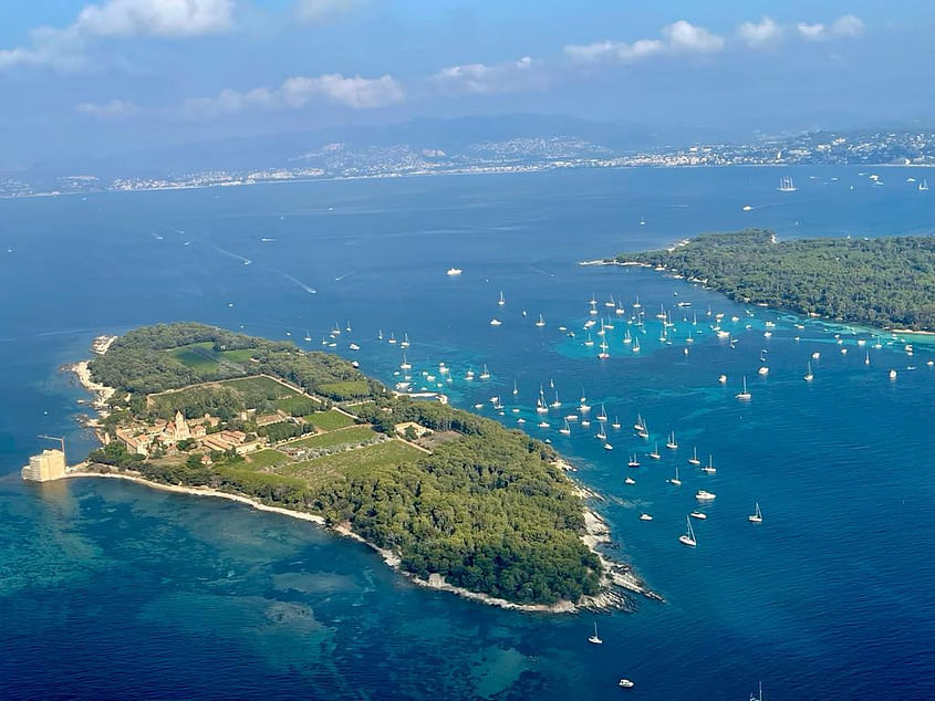 Balade Cannes et St-Tropez, îles de Lérins  en Bimoteurs