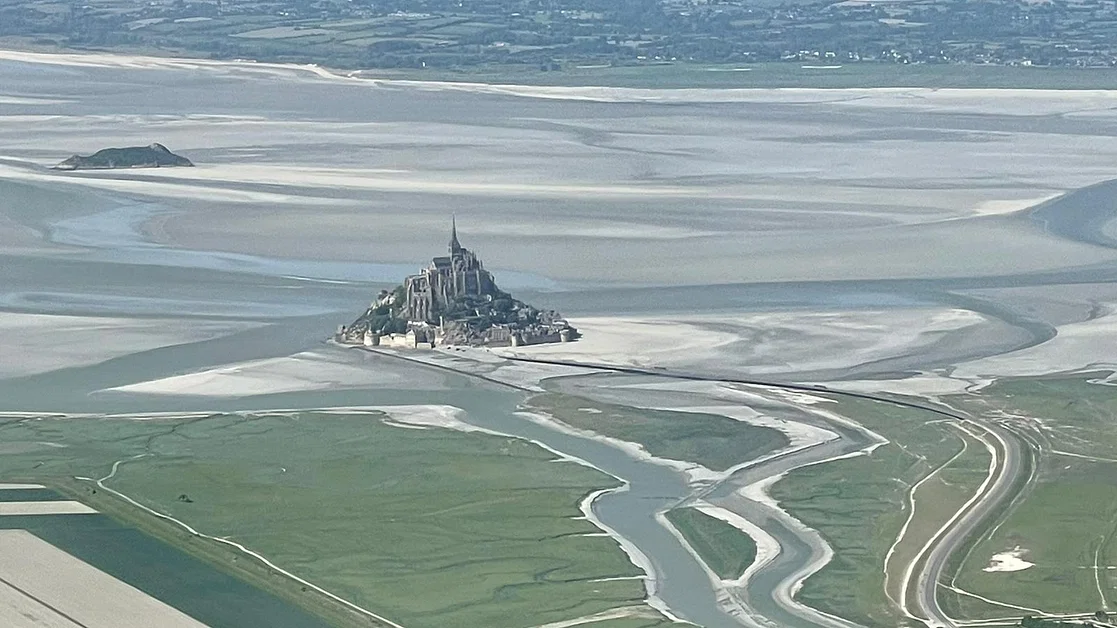 Survol du Mont Saint Michel