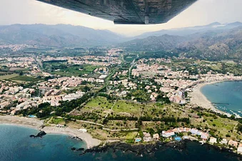 Happy birthday Gift: Sightseeing flight from Calatabiano